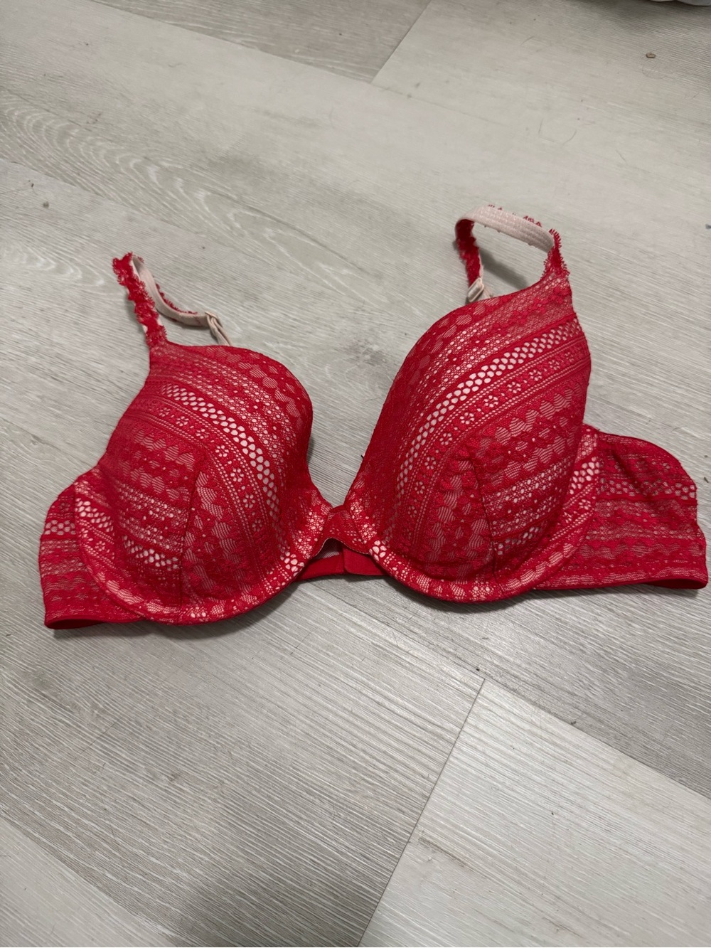 Victoria's Secret Red Lace Boho Underwire Push Up Bra‎